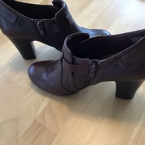 Shoes 7M Brown Leather, Bare Traps